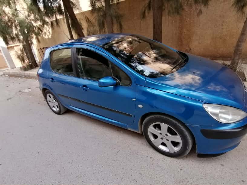 أمينة خالد
